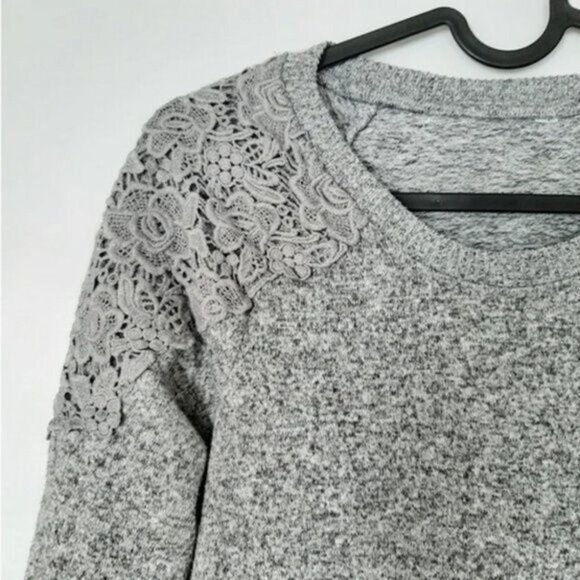 CLEO / Floral Lace Applique Hacchi Fitted Soft Sweater Gray Sz XS - Picture 8 of 13